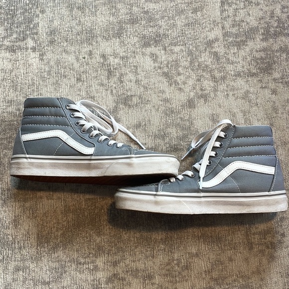 size women US 8 grey Vans, slightly used but in very good condition. - Picture 2 of 4